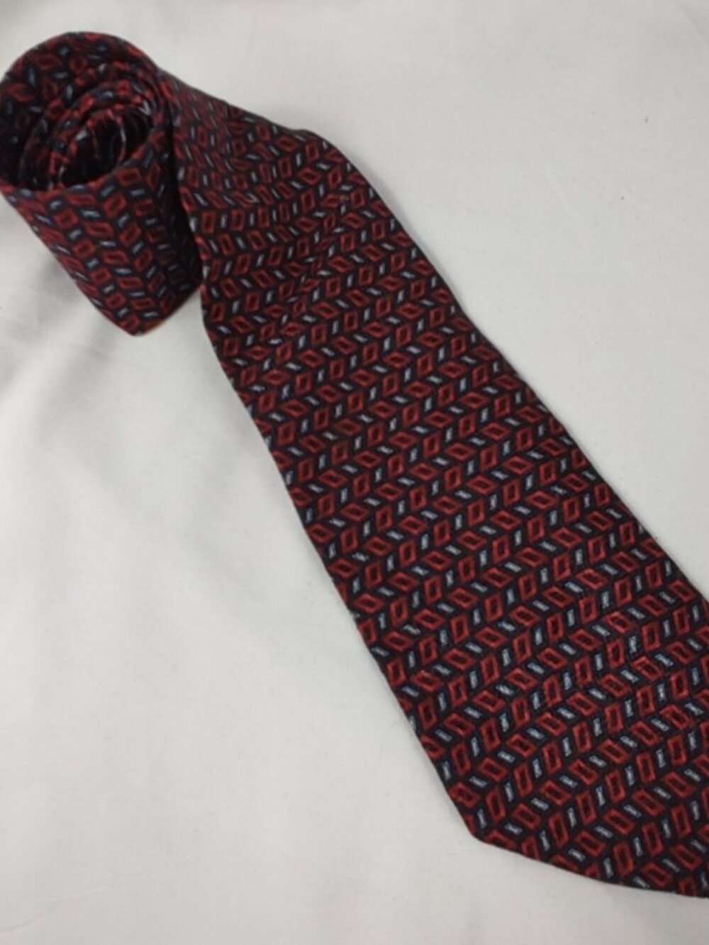 Geoffrey Beene Mens 100% Silk Tie Geometric NWOT Made in U.S.A. 59"x4"